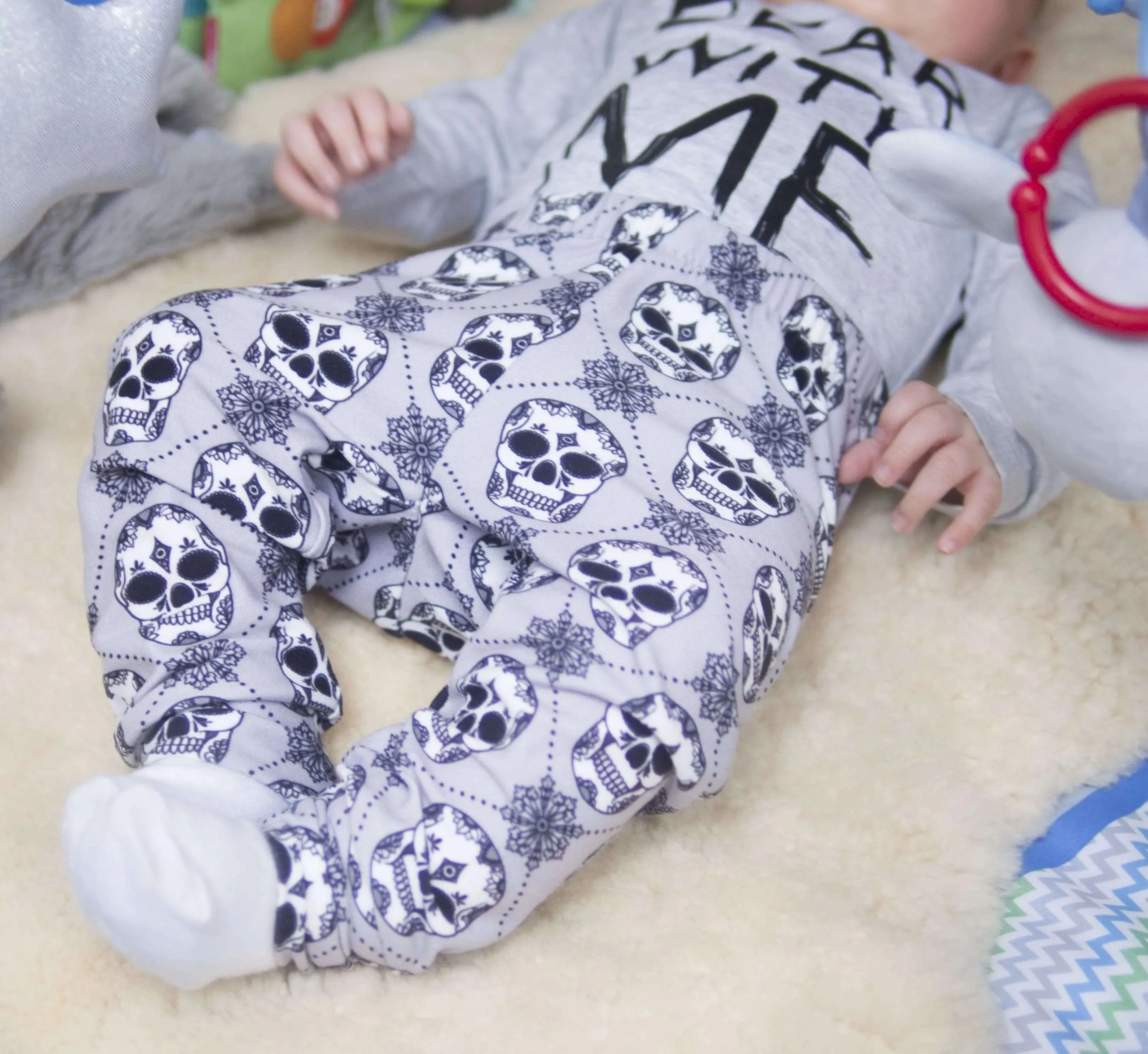 Alternative Baby Clothes | Grey skull Leggings